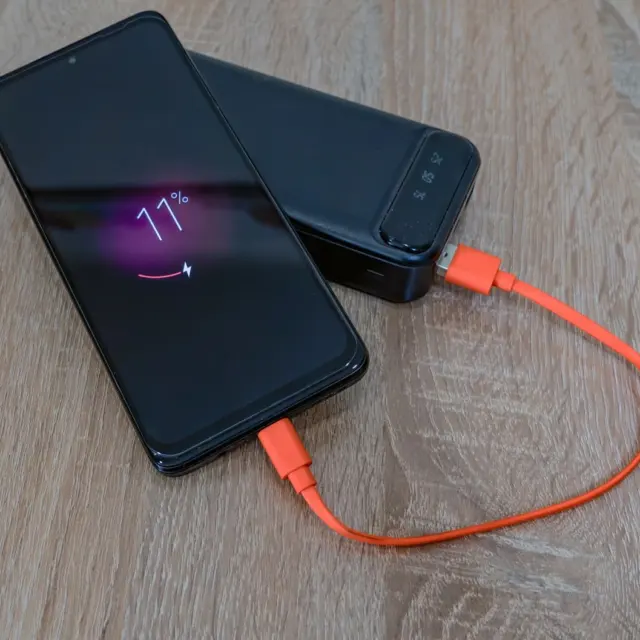 Does Your Location Turn Off When Your Phone Dies? What Really Happens (2026)